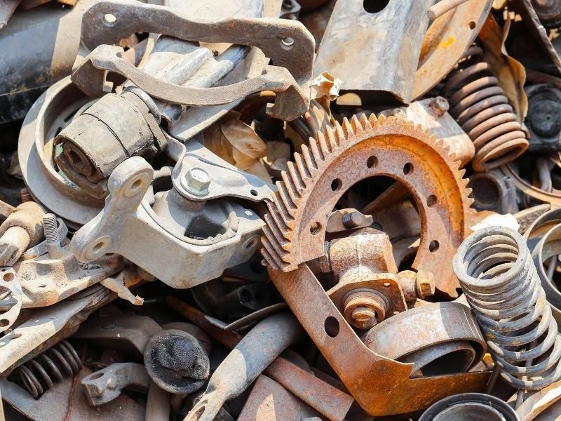 Materiales ferrosos: hierro lata y hierro sólido en planta de recuperación