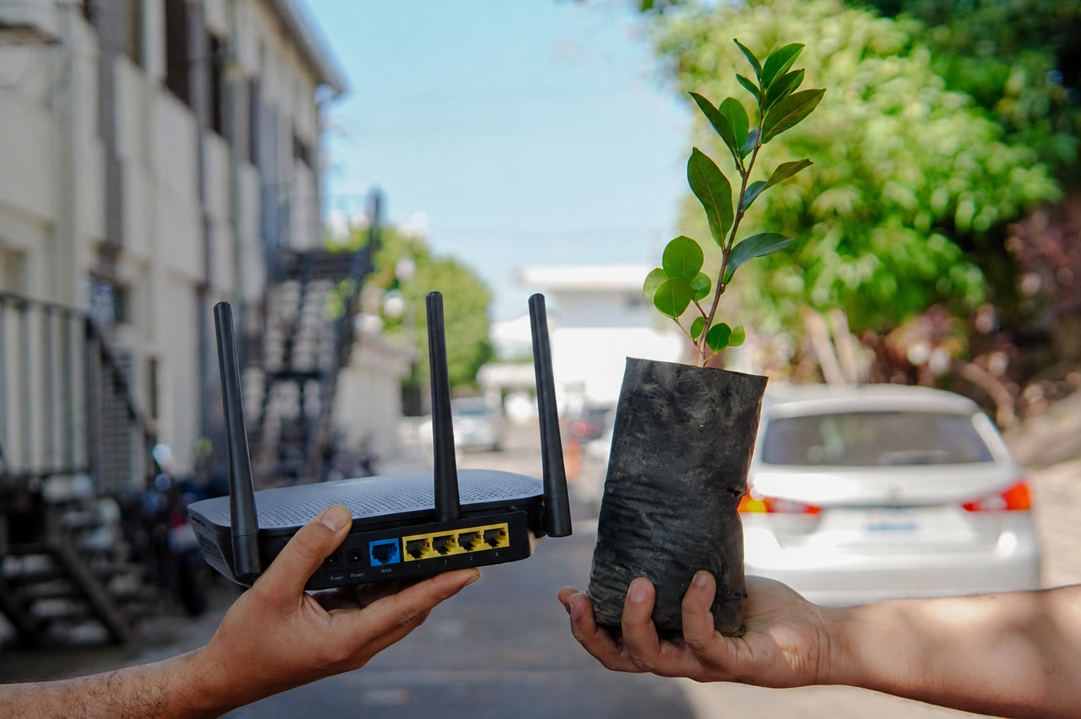 Propósito de Parque Industrial Verde: intercambio de un equipo electrónico por una planta como símbolo del ciclo de valor